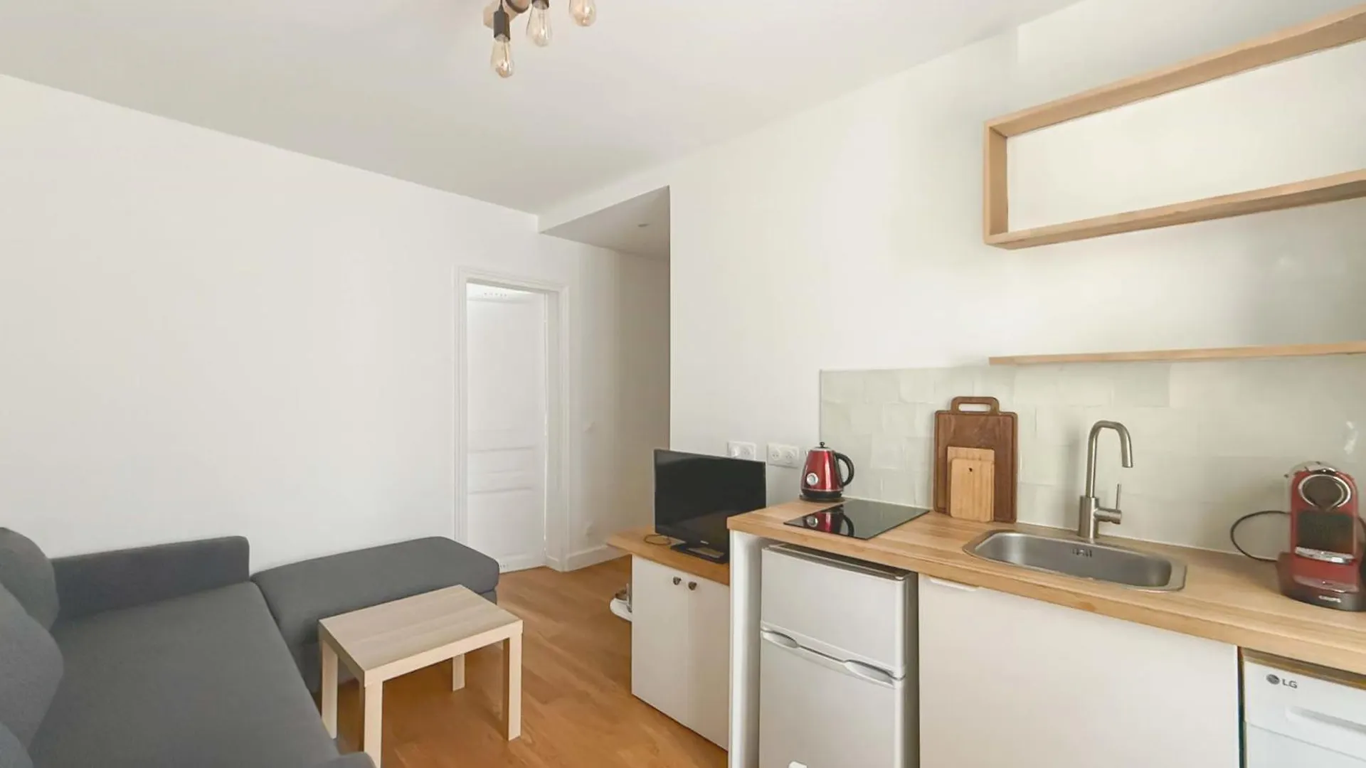 Boucry - Charming And Bright One-Bedroom Apartment In The Heart Of The 18Th Paryż 0*,  Francja