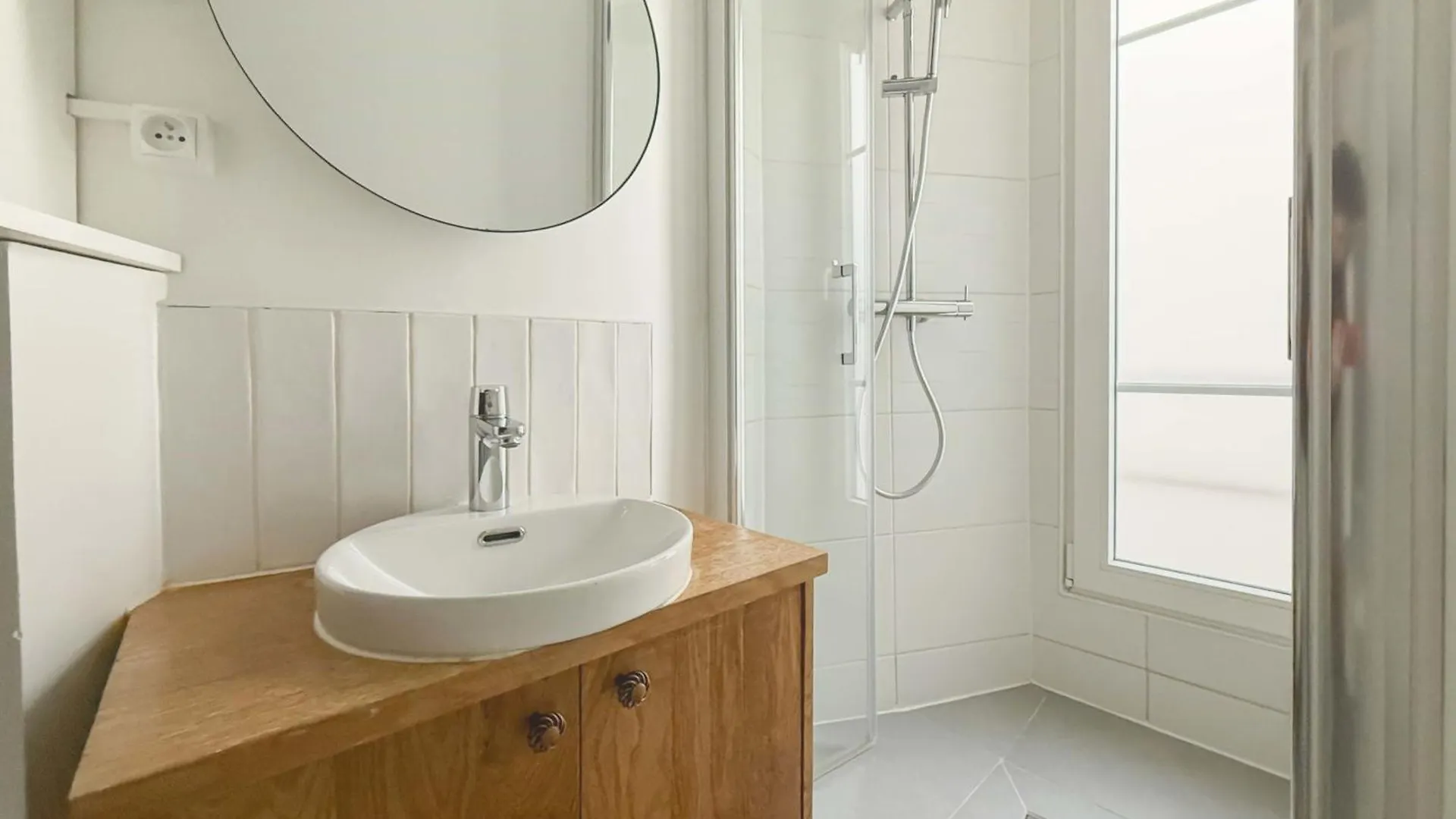 Boucry - Charming And Bright One-Bedroom Apartment In The Heart Of The 18Th Paryż Francja
